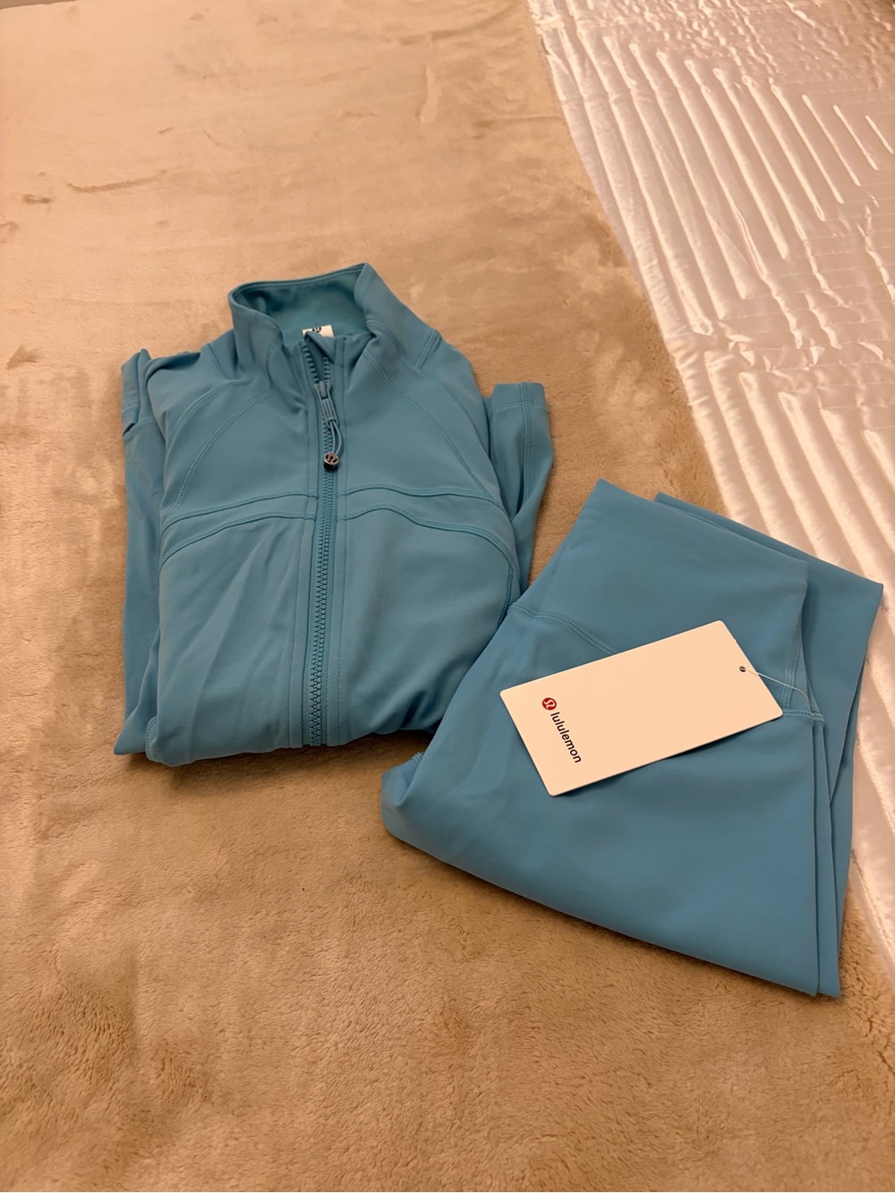 lululemon athletica Women's Sky Blue Zip Jacket and Leggings Set - Picture 1 of 9